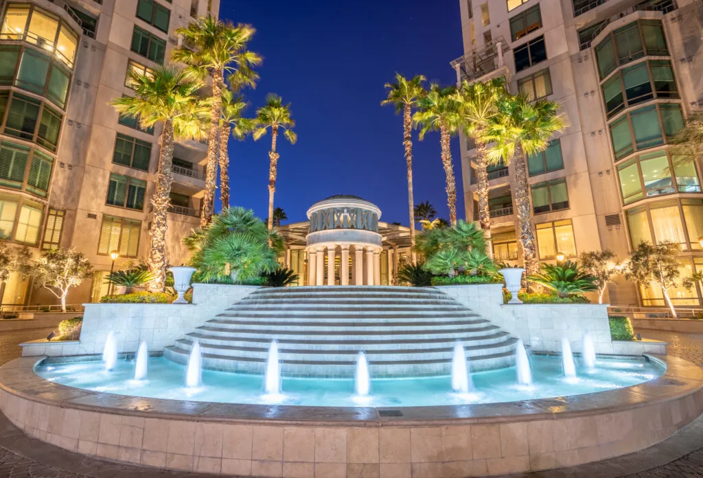The fountain courtyard and rotunda at dusk